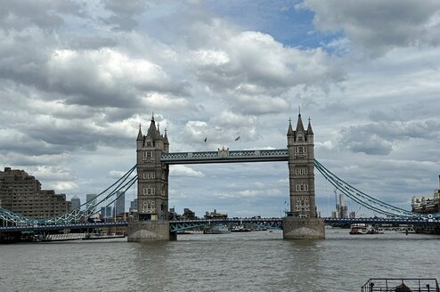 Picture of a bridge in London, England